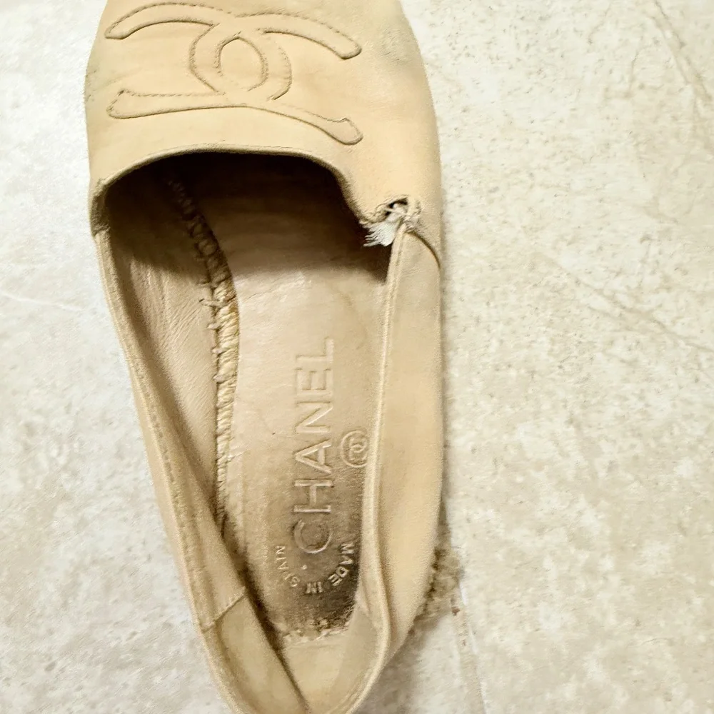Chanel Genuine Lambskin‎ Leather Logo Slip On Espadrilles Shoes Beige Size 35